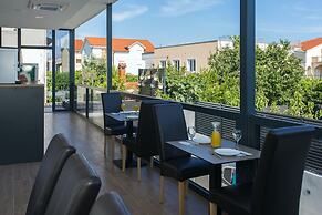 Room-all Saints Suites B&b Kastela