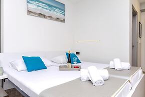 Room-all Saints Suites B&b Kastela