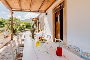 Authentic Sicilian Charm With Pool, Sea View, Parking & Wifi