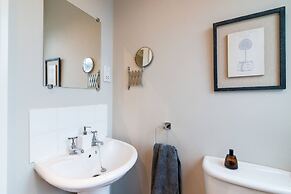 Modern Living 2 Bedroom Apartment South Wilmslow