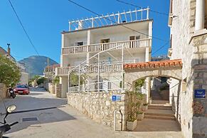 Stunning Apartment in Bol