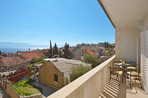 Stunning Apartment in Bol