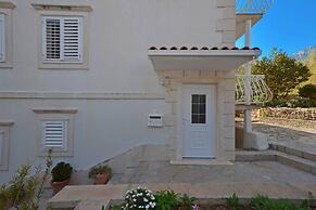 Stunning Apartment in Bol