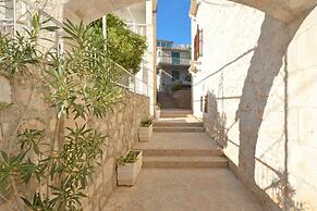 Stunning Apartment in Bol