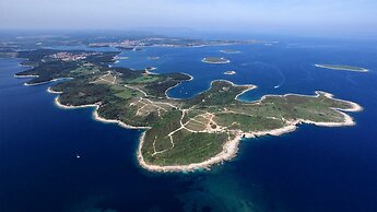 Captivating 4-bed Apartment in Premantura