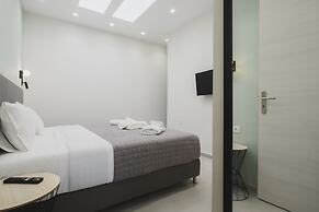 Central Apt 3 steps to Venetian Town