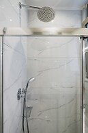 Central Apt 3 steps to Venetian Town