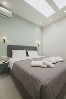 Central Apt 3 steps to Venetian Town