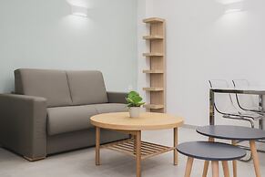 Central Apt 3 steps to Venetian Town