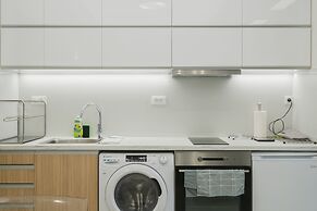 Central Apt 3 steps to Venetian Town