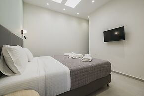 Central Apt 3 steps to Venetian Town