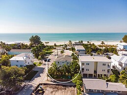 Sunset Surf 2201 Ave C 6 Bedroom Home by RedAwning