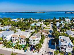 Sunset Surf 2201 Ave C 6 Bedroom Home by RedAwning