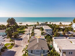 Sunset Surf 2201 Ave C 6 Bedroom Home by RedAwning