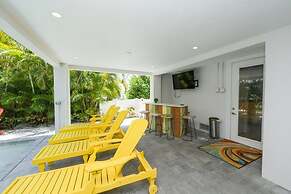 Sunset Surf 2201 Ave C 6 Bedroom Home by RedAwning