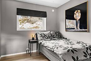 Modern Sleeps 14 w/ Panoramic Fjord-view, Petsok