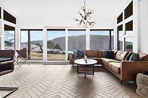 Modern Sleeps 14 w/ Panoramic Fjord-view, Petsok