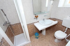 Apartments and Rooms Villa Rossella 2