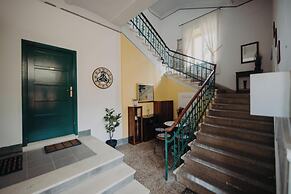 Apartments and Rooms Villa Rossella 2
