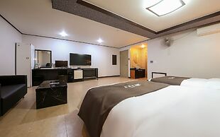 Gochang Hotel Moyangseong