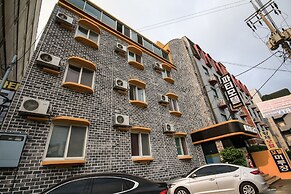 Yeosu Party Motel and Guest House