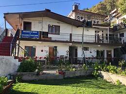 Goroomgo Colonel Cottage Lake View Nainital