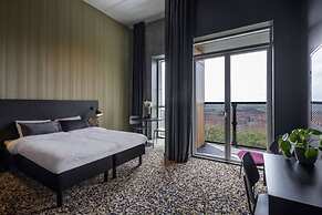 Peak 12 Design Hotel