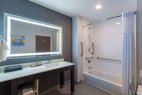 La Quinta Inn & Suites by Wyndham Shorewood