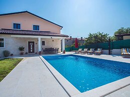 Holiday Home in Brtonigla With Private Pool