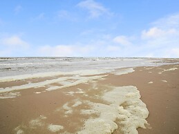 Peaceful Holiday Home in Tuitjenhorn