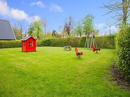 Peaceful Holiday Home in Tuitjenhorn