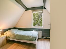 Peaceful Holiday Home in Tuitjenhorn