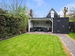 Peaceful Holiday Home in Tuitjenhorn