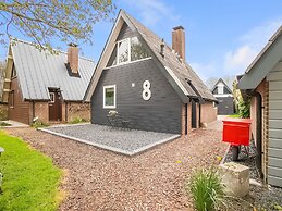 Peaceful Holiday Home in Tuitjenhorn