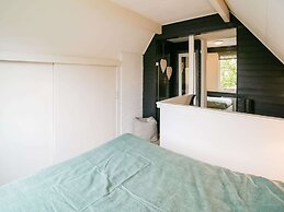 Peaceful Holiday Home in Tuitjenhorn