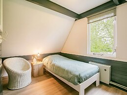 Peaceful Holiday Home in Tuitjenhorn