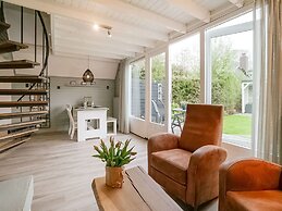 Peaceful Holiday Home in Tuitjenhorn