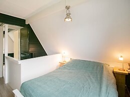 Peaceful Holiday Home in Tuitjenhorn