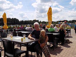 Chalet Near Antwerp With Pool Access