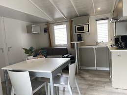 Chalet Near Antwerp With Pool Access