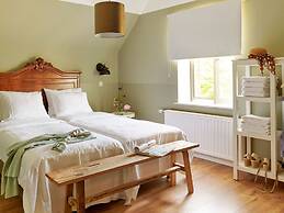 Sprawling Farmhouse in Baarlo With Hot Tub, Private Garden