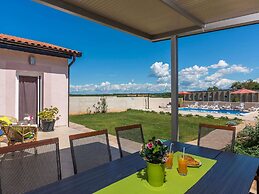 Modern Villa 8 p With a Private Pool, Spacious Garden and Terrace