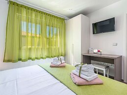 Modern Villa 8 p With a Private Pool, Spacious Garden and Terrace