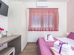 Modern Villa 8 p With a Private Pool, Spacious Garden and Terrace