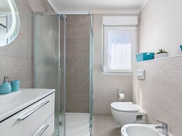 Modern Villa 8 p With a Private Pool, Spacious Garden and Terrace