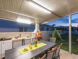 Modern Villa 8 p With a Private Pool, Spacious Garden and Terrace