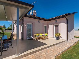 Modern Villa 8 p With a Private Pool, Spacious Garden and Terrace