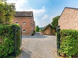 Magnificent Holiday Home in Sint-martens-voeren With Garden