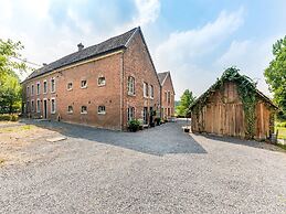 Magnificent Holiday Home in Sint-martens-voeren With Garden