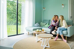Comfy Lodge with Microwave near Markermeer